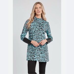 Tyler Boe Tunic Top Women L Blue Animal Print Preppy Leopard Cheetah Mock Neck